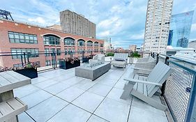 Modern 2Br In South Loop Near Soldier Field, Grant Park, Downtown, & Lakefront Trail